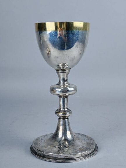 CALICE de style classique en argent et vermeil, le