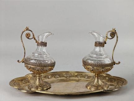 Paire de BURETTES et leur PLATEAU en vermeil de st