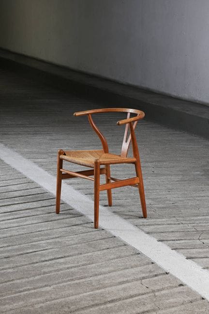 HANS WEGNER (1914-2007)
Sillón con asiento de cuer