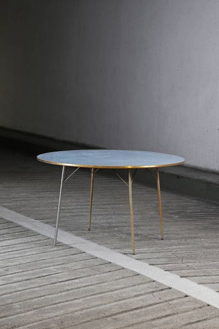 ARNE JACOBSEN (1902-1971)
Mesa de comedor con tabl