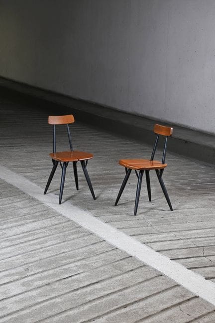 ILMARI TAPIOVAARA (1914-1999)
Conjunto de dos sill