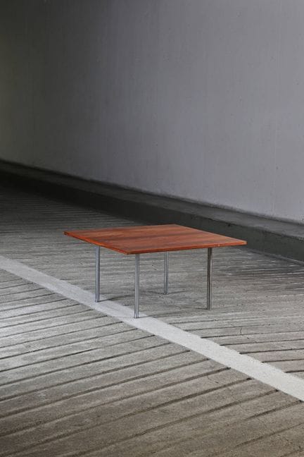 HANS WEGNER (1914-2007)
Mesa de centro de palisand