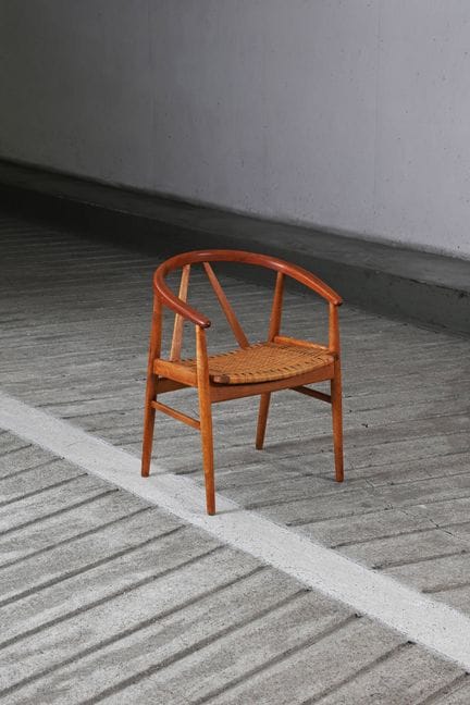 HANS WEGNER (1914-2007)
Sillón con asiento de médu