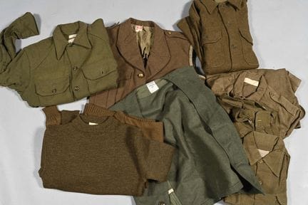 FRANCE. ETRANGER. Pièces d'uniformes en lainage an