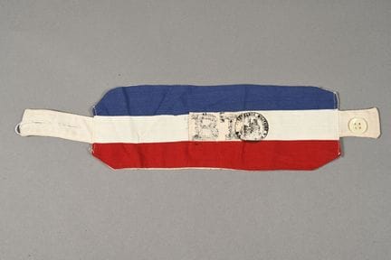 FRANCE. RESISTANCE. Brassard tricolore tamponné «.