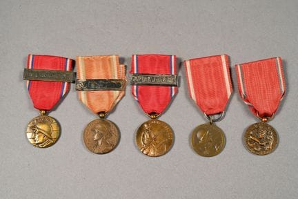 FRANCE. Médaille de Verdun, lot de 5.