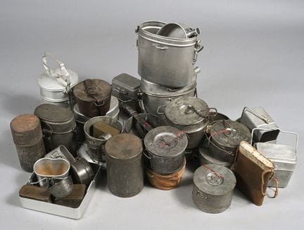 FRANCE et ETRANGER. Gamelles militaires et divers,