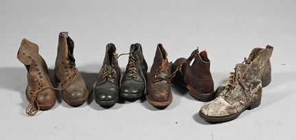 FRANCE. ETRANGER. Brodequins militaires, 2 paires 