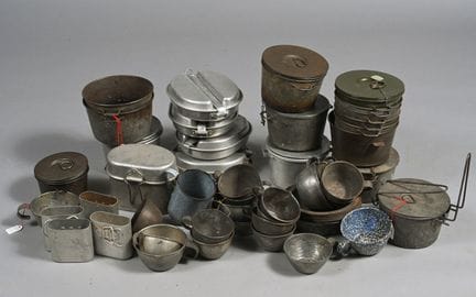 FRANCE et ETRANGER. Gamelles militaires et divers,