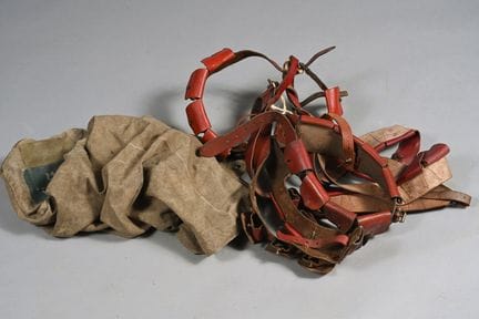 FRANCE. Spahis, cartouchières et un sac de paqueta