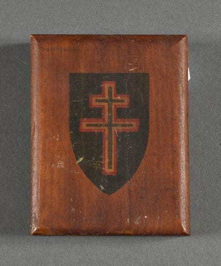 FRANCE. LIBRE. RESISTANCE, boîte peinte Croix de L