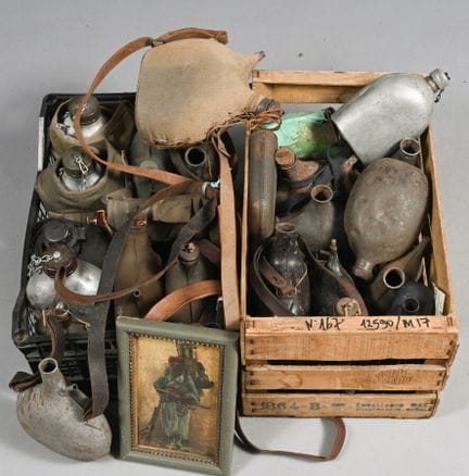 FRANCE ET ETRANGER. Gourdes militaires et divers, 
