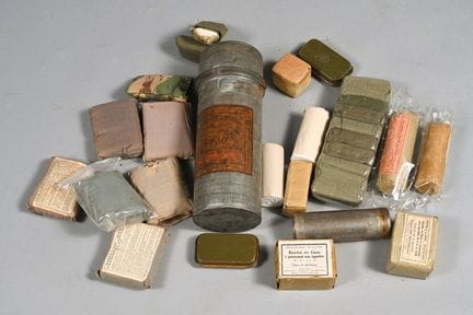 FRANCE et ETRANGER. Pansements militaires, le lot.