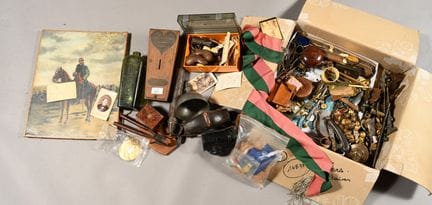MILITARIA et divers objets civils, militaires, de 