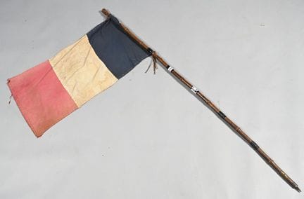 FRANCE. Drapeau tricolore marqué à la main «KAPENF
