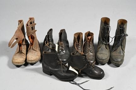FRANCE. ETRANGER. Brodequins militaires (3 paires)