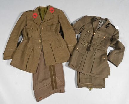 FRANCE. SERVICES DES POUDRES. Vestes (2) d'officie