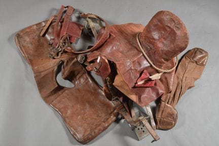 FRANCE. Selle de Spahis, cuirs rouge.