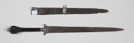 Couteau de chasse, poignée ébène rainurée, pommeau