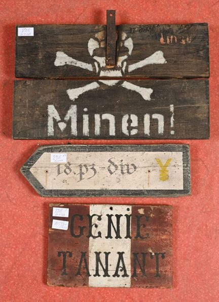 Lot de panneaux de tranchée marqués "Génie Tanant"