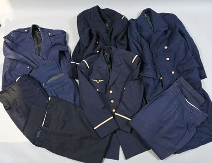 FRANCE. Armée de l'Air. Pièces d'uniformes diverse