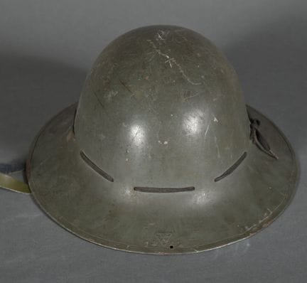 USA. Casque pompier ou civil, vert, marquages «41 