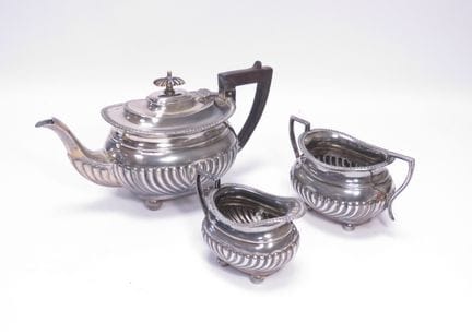 BRITANOID. Juego de té de tres piezas, de metal pl
