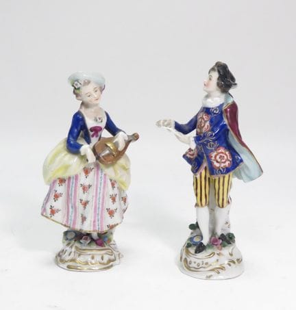CAPODIMONTE. Conjunto de dos piezas de porcelana e