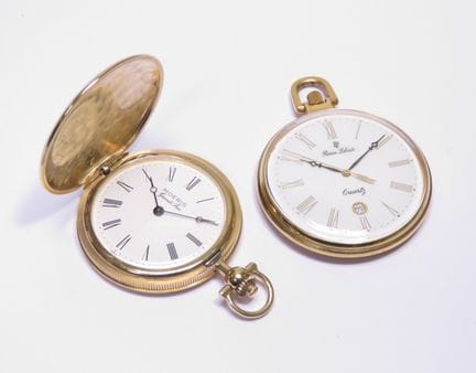 MOERIS; PIERRE LOBATO. Lote de dos relojes de bols