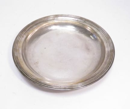 Orfèvre : CHRISTOFLE. Plat creux et circulaire en 