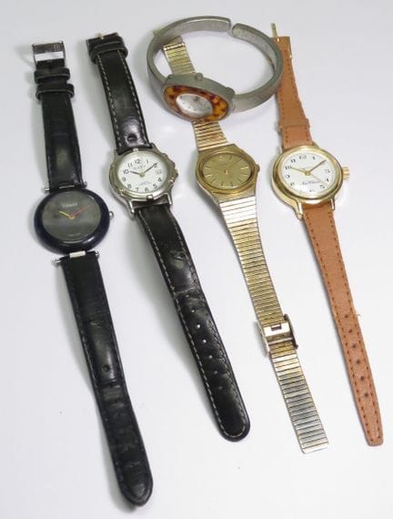 TISSOT ; TIMEX ; MATY ; NEW CLASSIC. Lot de cinq m