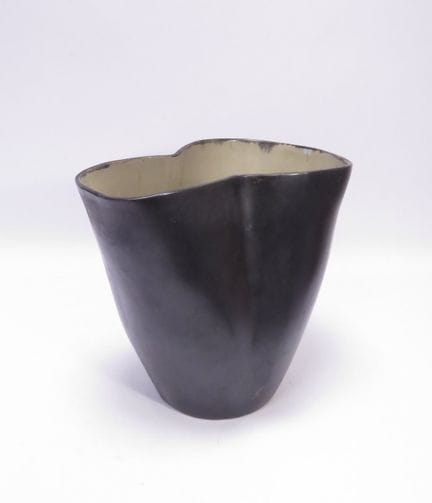 Atelier de REVERNAY. Vase de forme mouvementéen en
