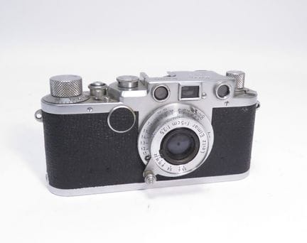 LEICA. Appareil photo agrentique Leica II. Années 