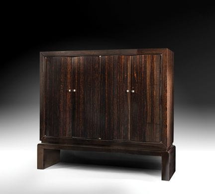 Travail français
Armoire en placage d'ébène de Mac