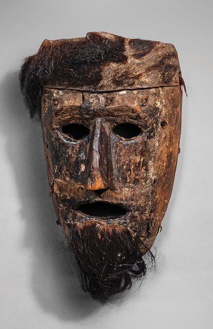 NEPAL
Holzmaske mit durchbrochenen Augen und Mund,