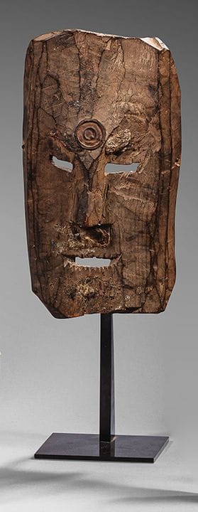 NEPAL
Holzmaske mit rechteckigen, durchbrochenen A