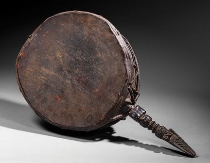 NEPAL
Tamang-Schamanentrommel (Dhyangro): ein oval