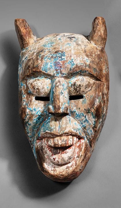 INDIEN Geschnitzte und polychrom bemalte Holzmaske
