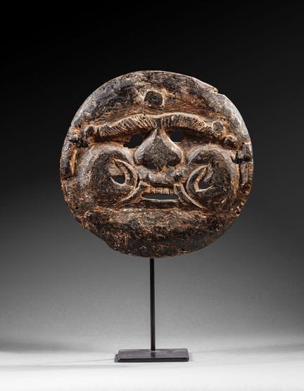 NÉPAL, Vallée de Katmandou
Masque rond en bois scu