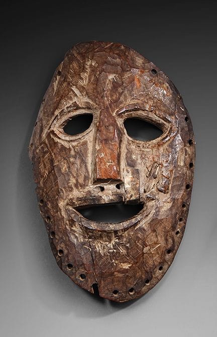 NEPAL
Geschnitzte Holzmaske mit durchbrochenen man