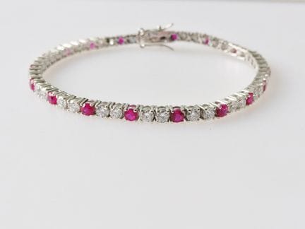 Bracelet
6.34ct Bracelet

Metal: 925 Silver
Weight