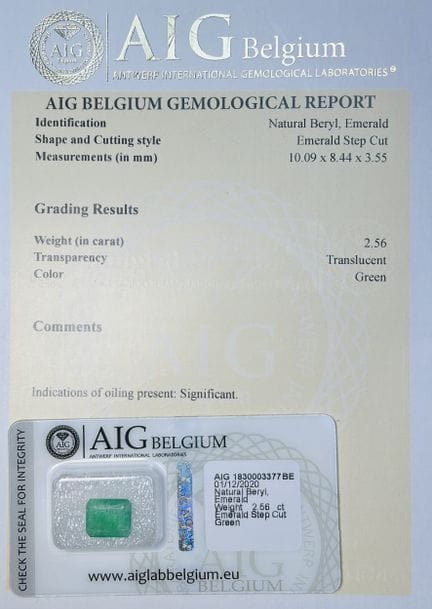 2.56克拉的祖母绿，附带保证书，该保证书是商品描述的组成部分。我们可以按以下包干费为您寄送货物：4