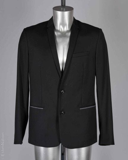 DIOR HOMME
GIACCA in lana nera leggera, collo a de