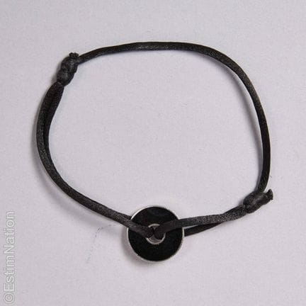DINH VAN
BRACELET "Pi chinois" comprenant un cordo