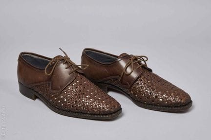 YE YO
PAI di DERBY in pelle patinata e parzialment