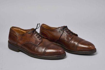 ALDEN
PAIRE DE DERBIES à finitions fleuries en vea