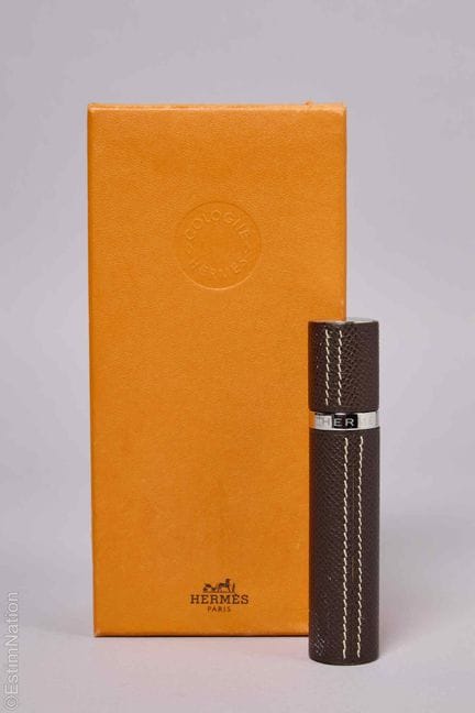 HERMÈS
VAPORISATEUR rechargeable nomade en veau Ep