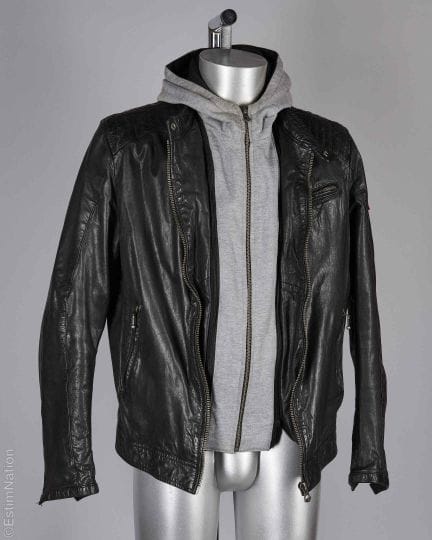 DAYTONA
BLOUSON en vachette noir, agrémenté d'une 