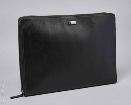 MONTBLANC
PORTE DOCUMENT zippé en cuir strié noir,