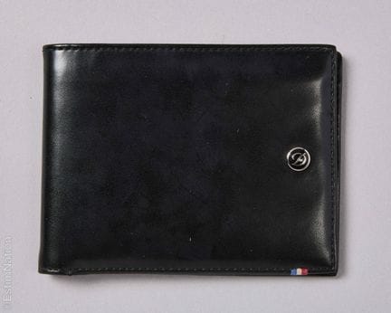 ST DUPONT
PORTE CARTES à volets en cuir glacé noir